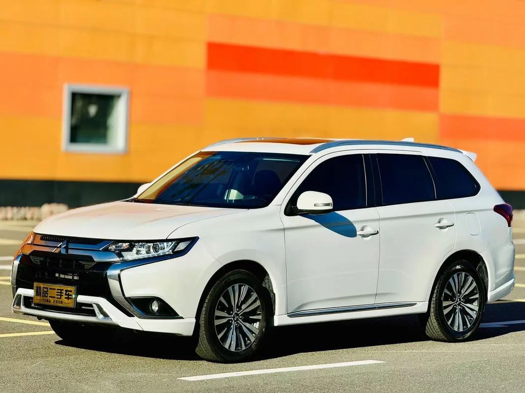 三菱outlander價(jià)格，三菱outlander是什么車